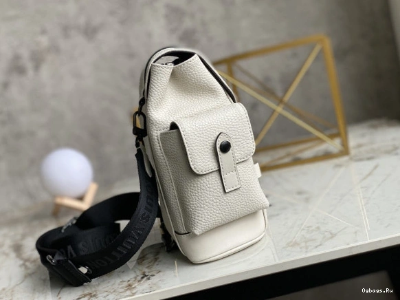 LOUIS VUITTON XS CHRISTOPHER 0522
